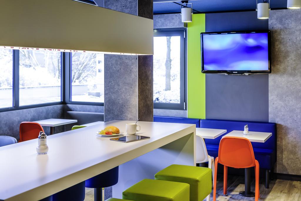 Ibis Budget Lyon Gerland Bagian luar foto